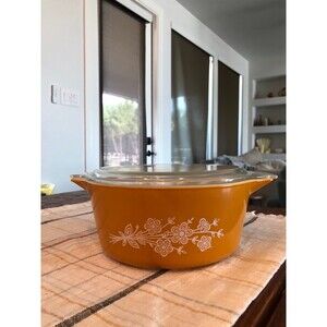 Pyrex Butterfly Gold 475B 2.5 QT Casserole